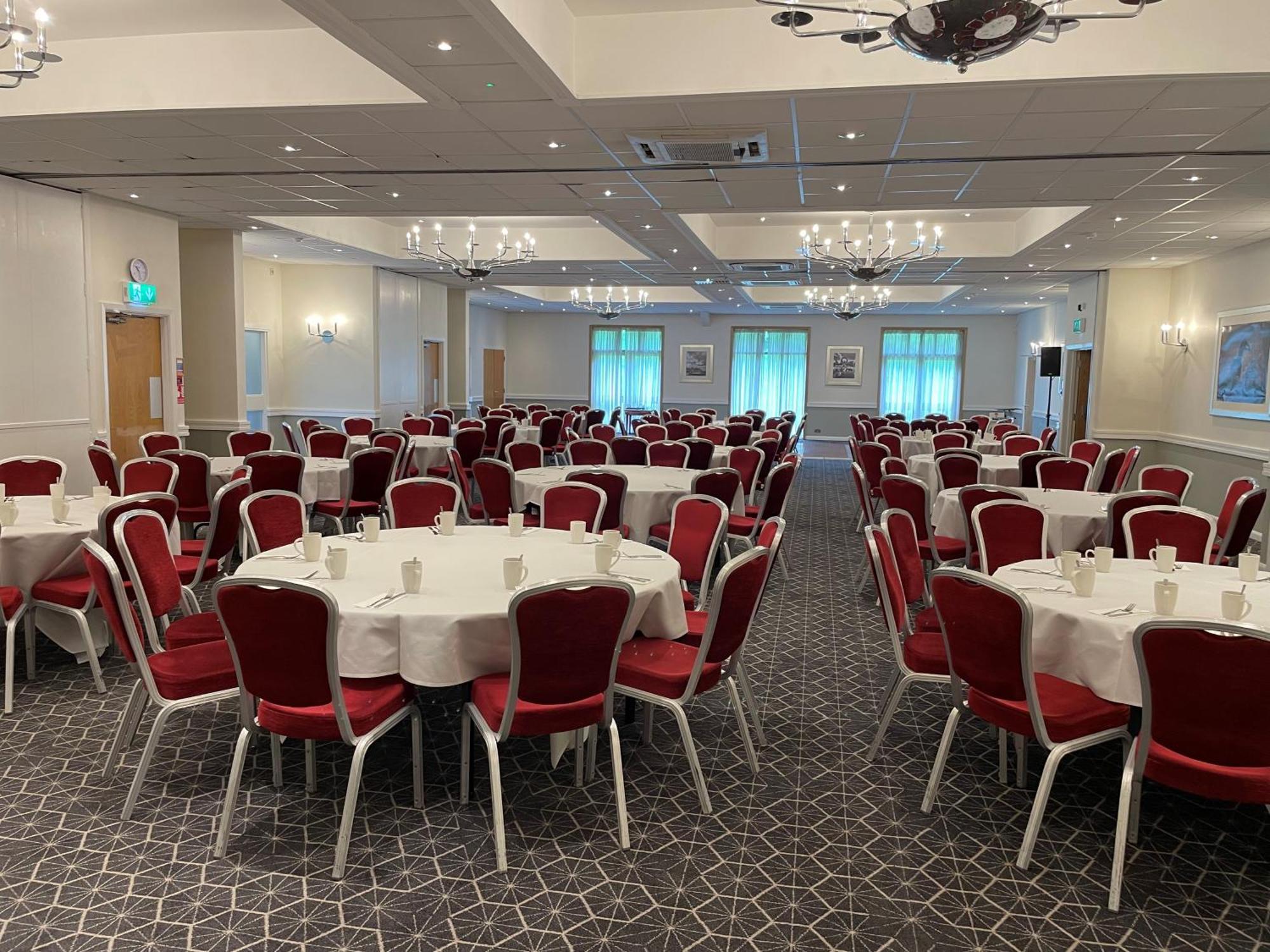 Delta Hotels By Marriott Milton Keynes Esterno foto