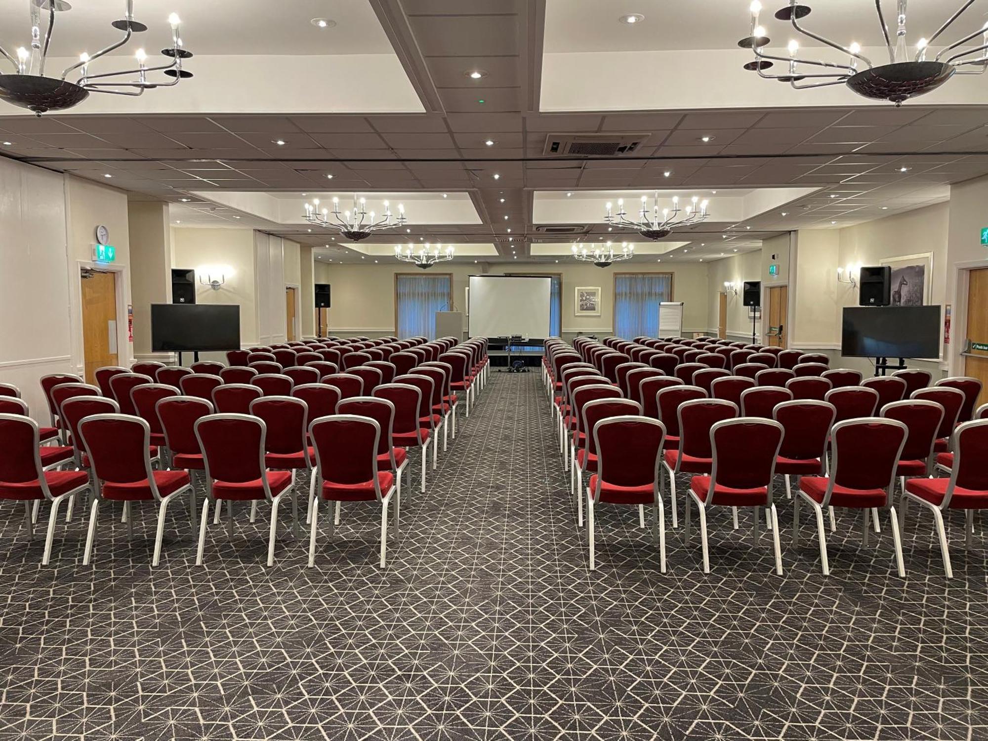 Delta Hotels By Marriott Milton Keynes Esterno foto
