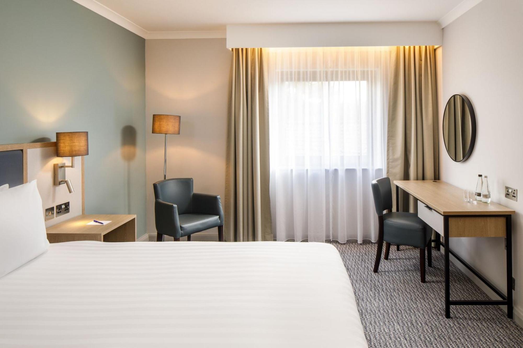 Delta Hotels By Marriott Milton Keynes Esterno foto
