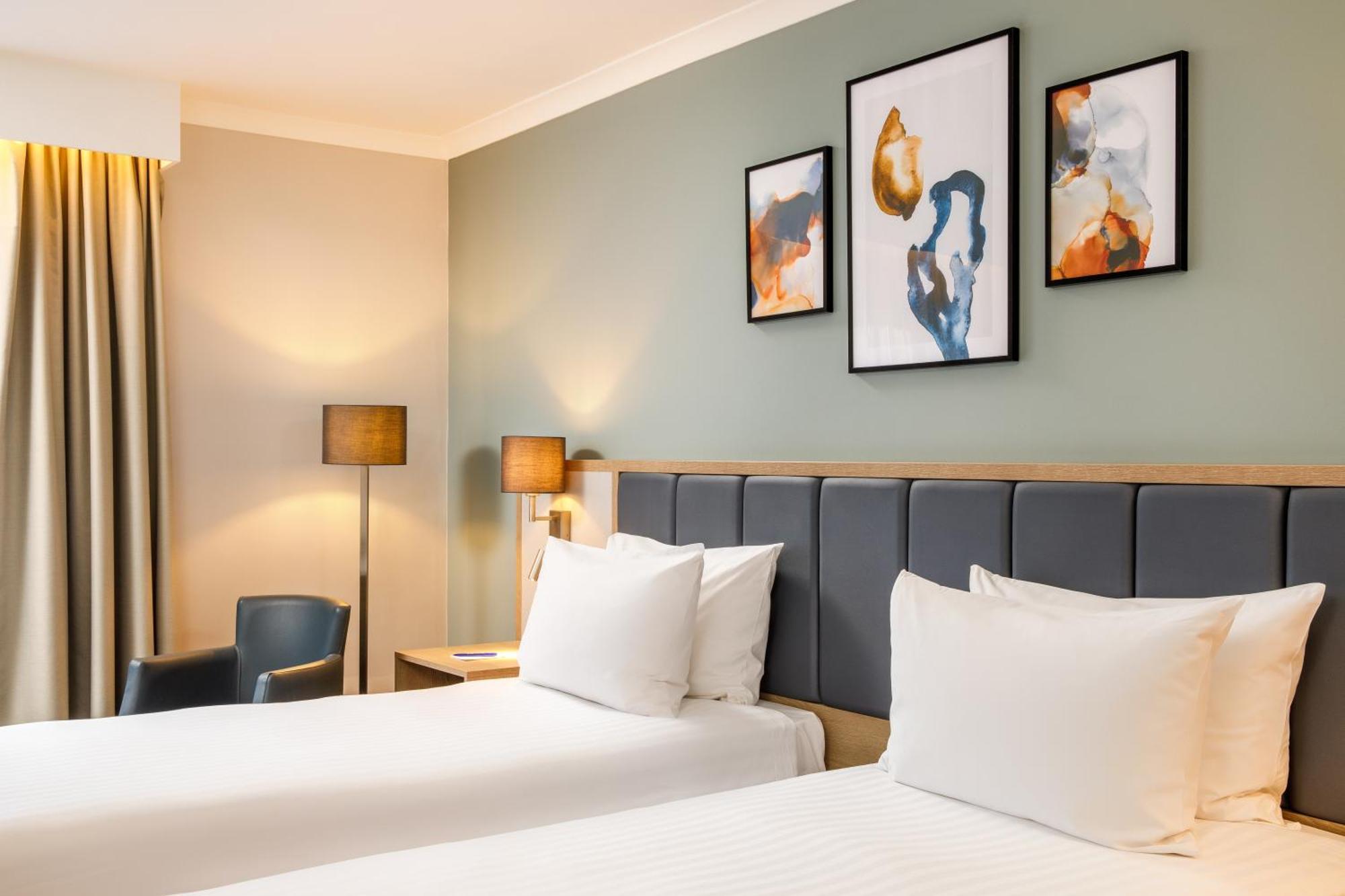 Delta Hotels By Marriott Milton Keynes Esterno foto