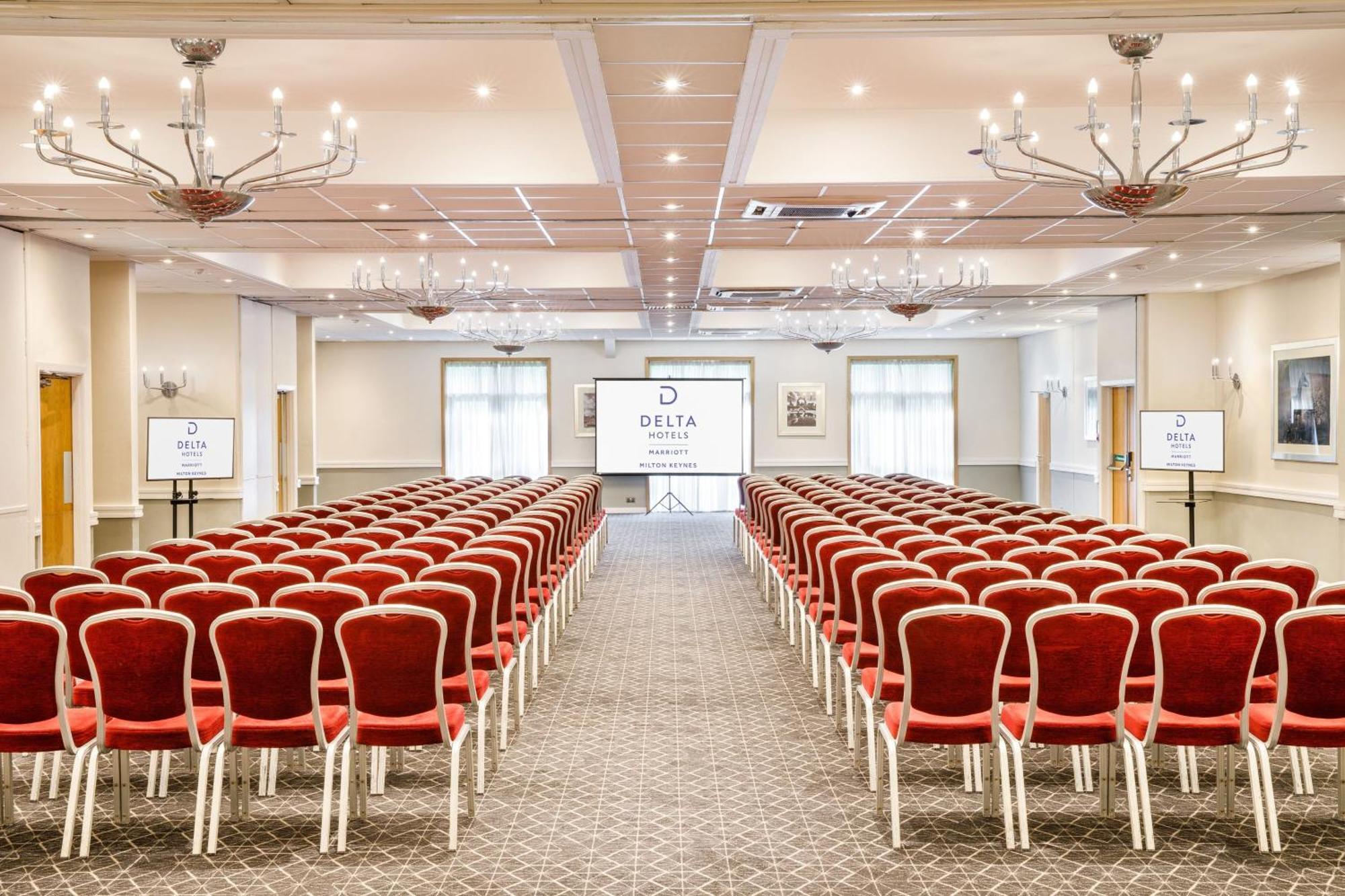 Delta Hotels By Marriott Milton Keynes Esterno foto