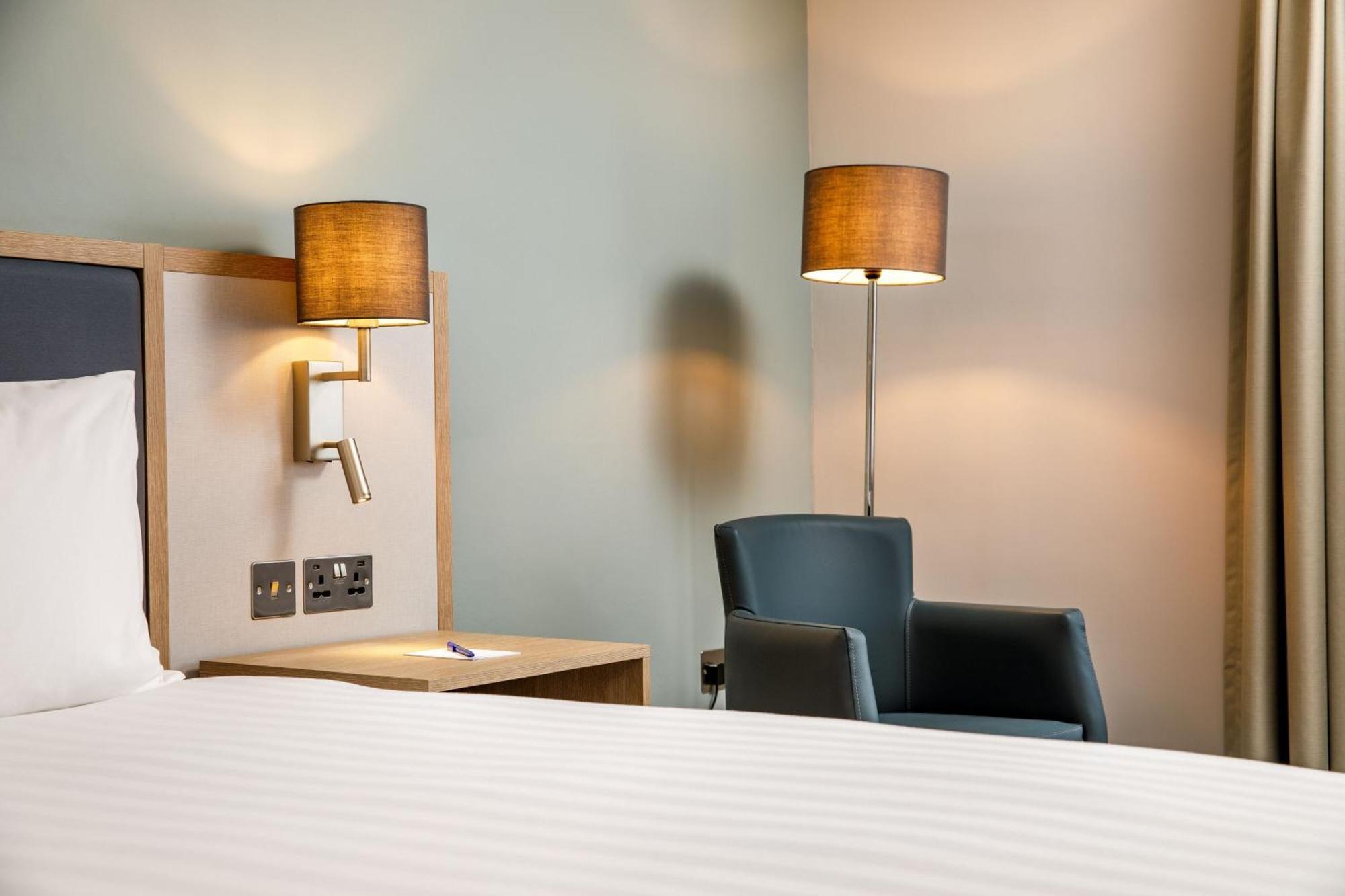 Delta Hotels By Marriott Milton Keynes Esterno foto