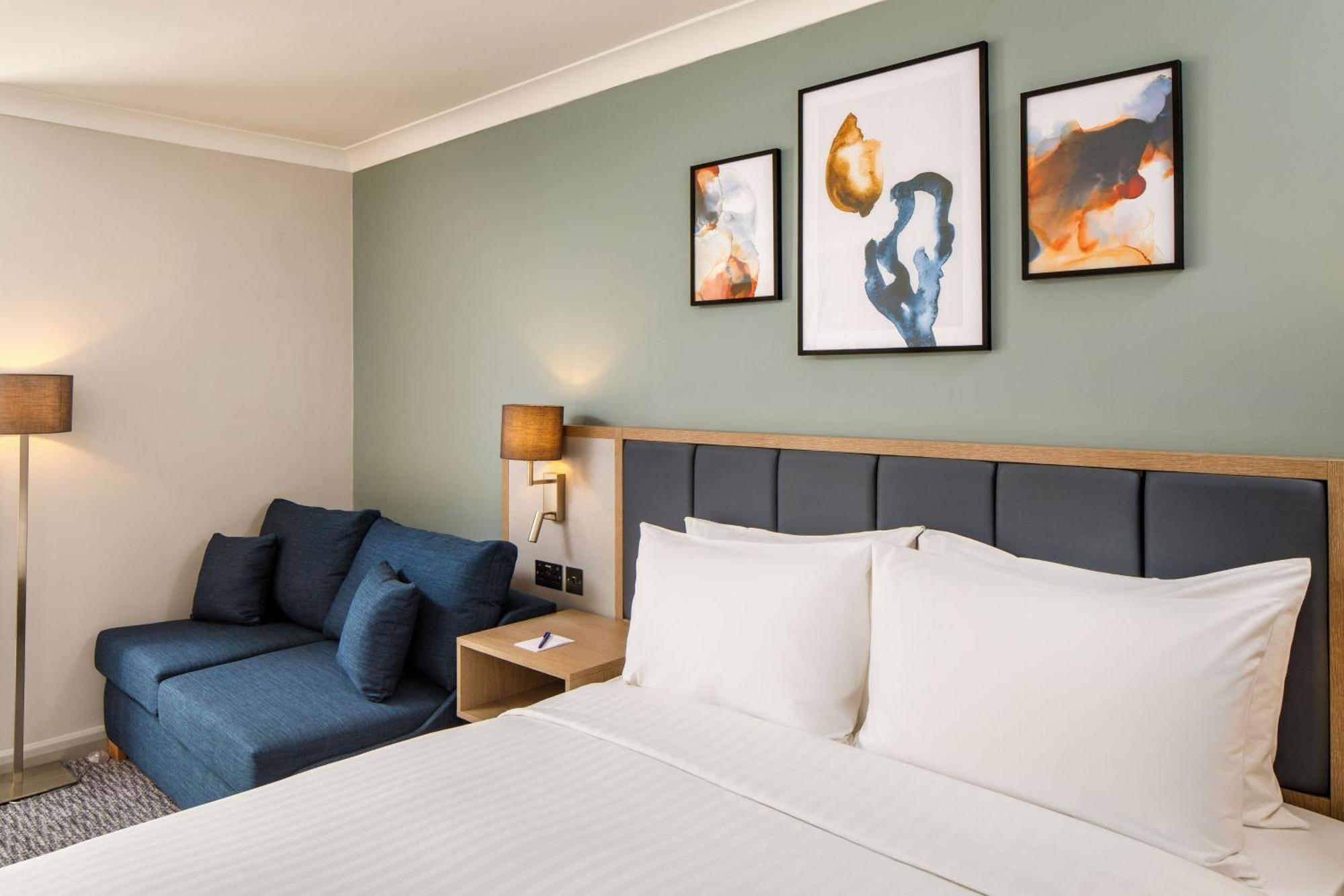 Delta Hotels By Marriott Milton Keynes Esterno foto