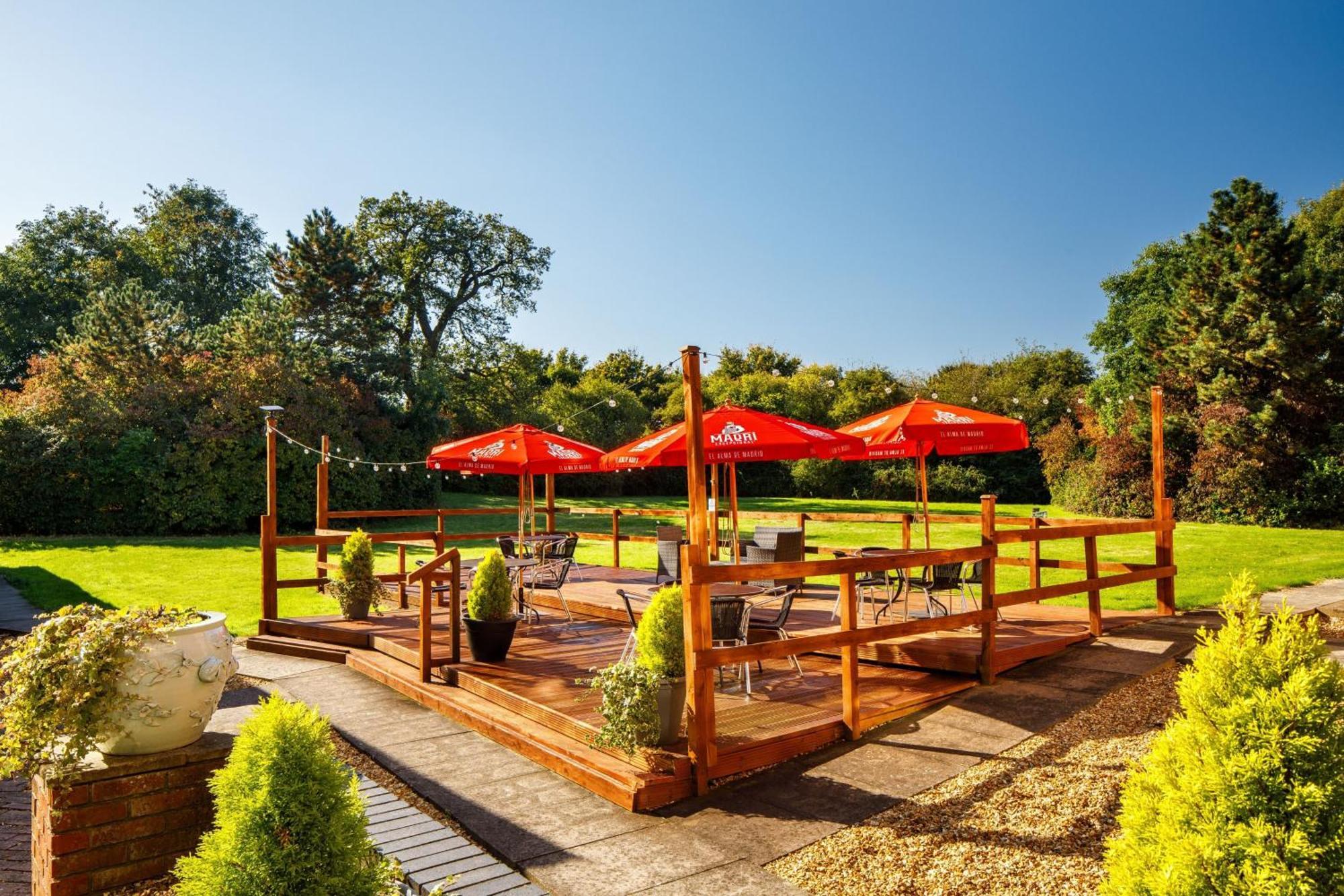 Delta Hotels By Marriott Milton Keynes Esterno foto