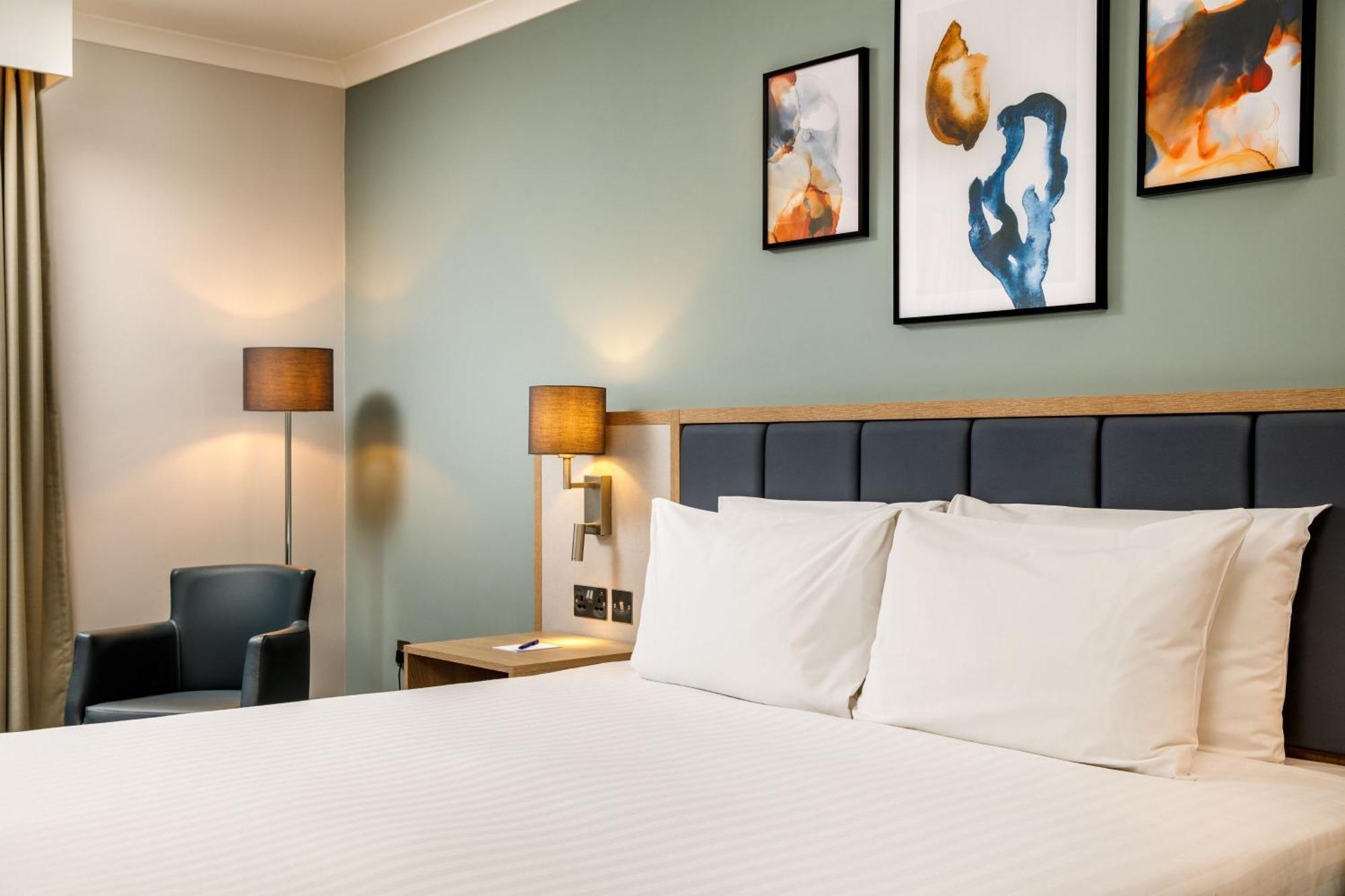 Delta Hotels By Marriott Milton Keynes Esterno foto