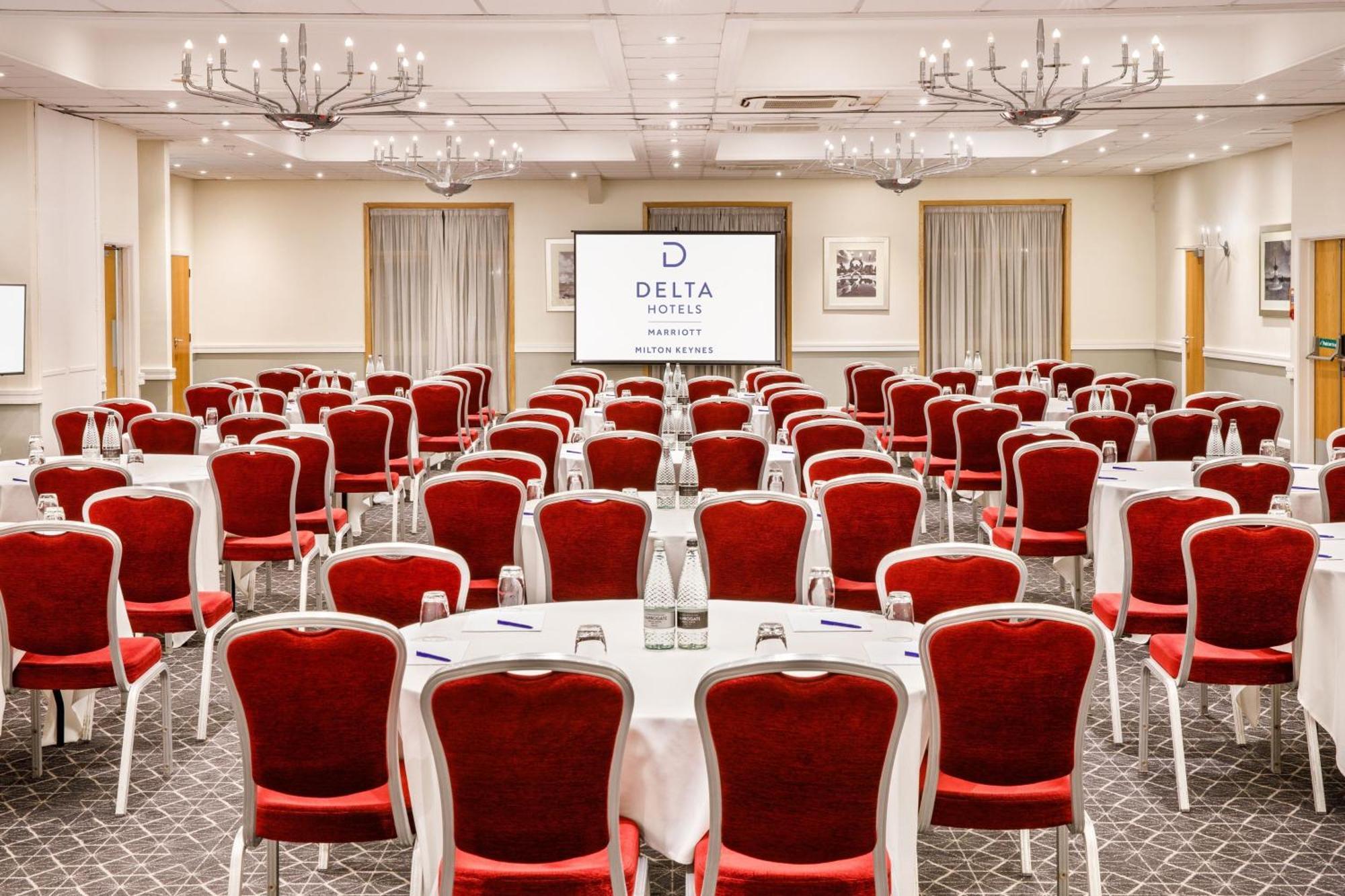 Delta Hotels By Marriott Milton Keynes Esterno foto