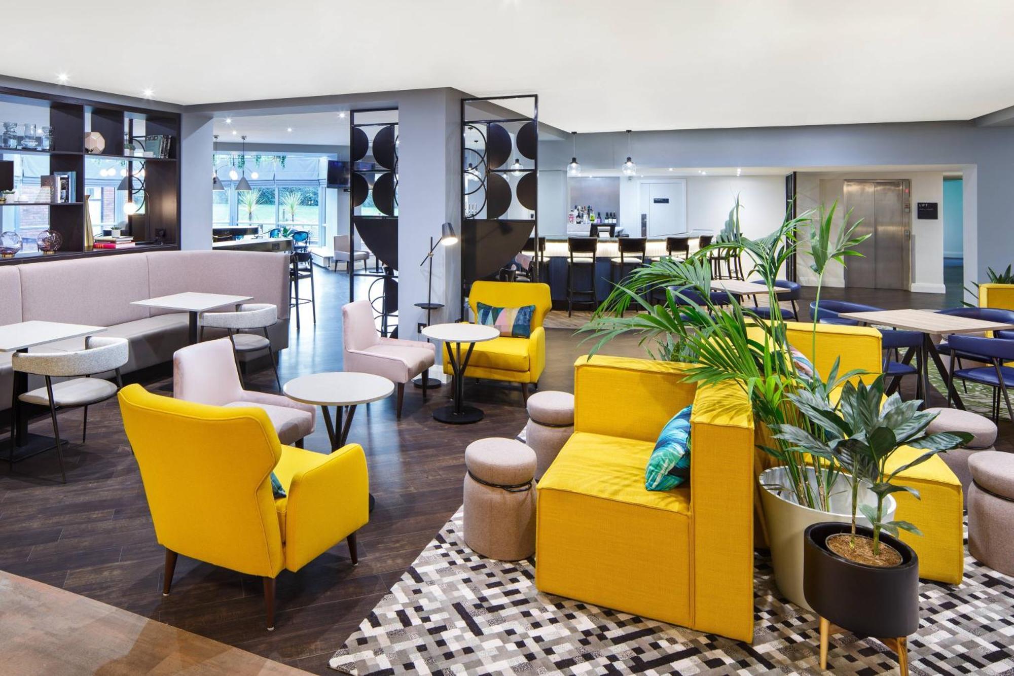 Delta Hotels By Marriott Milton Keynes Esterno foto