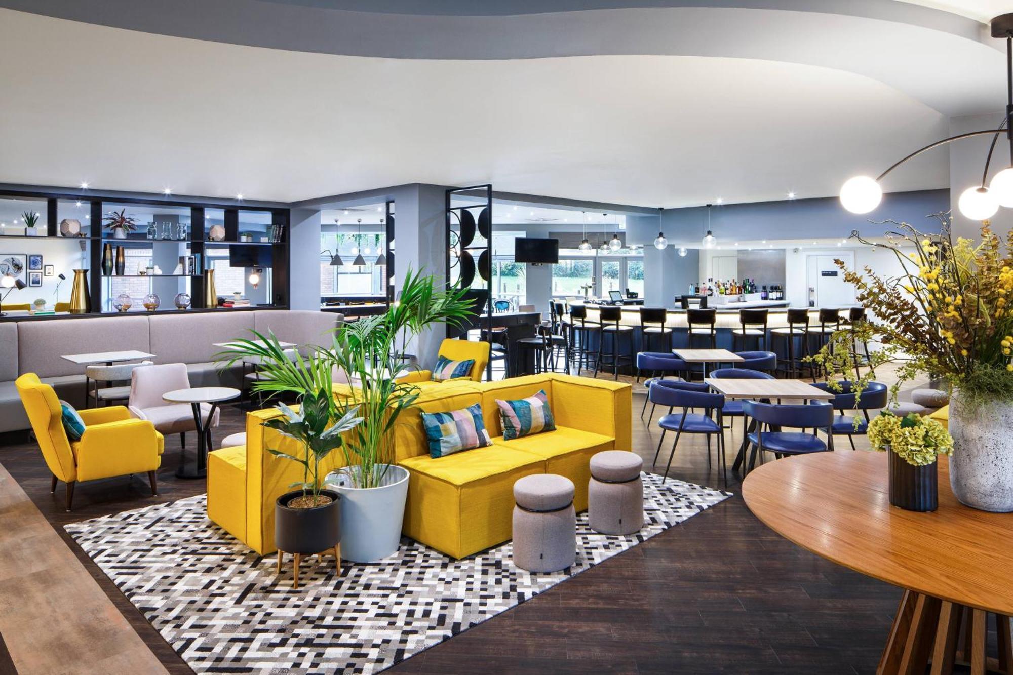 Delta Hotels By Marriott Milton Keynes Esterno foto