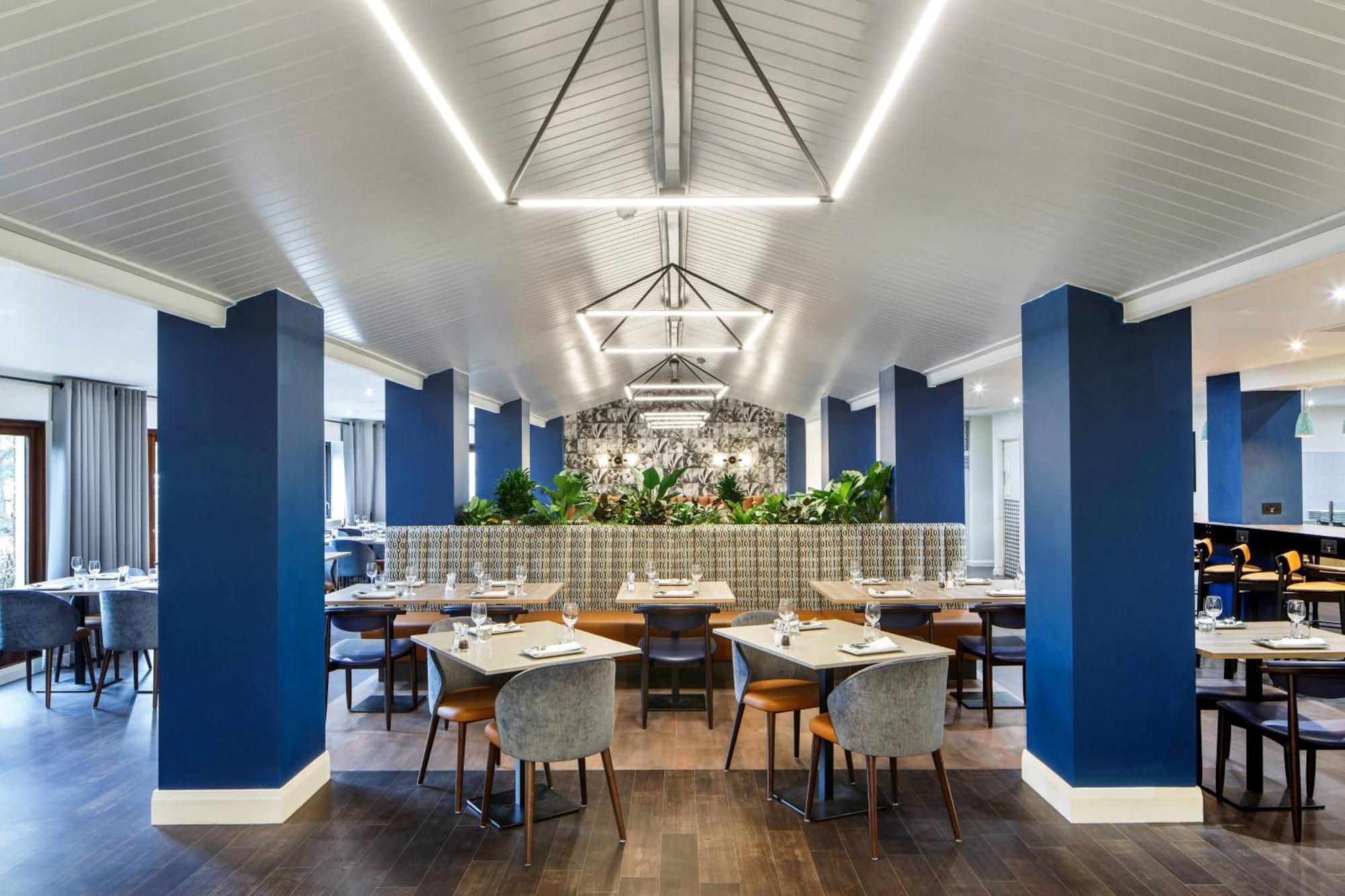 Delta Hotels By Marriott Milton Keynes Esterno foto