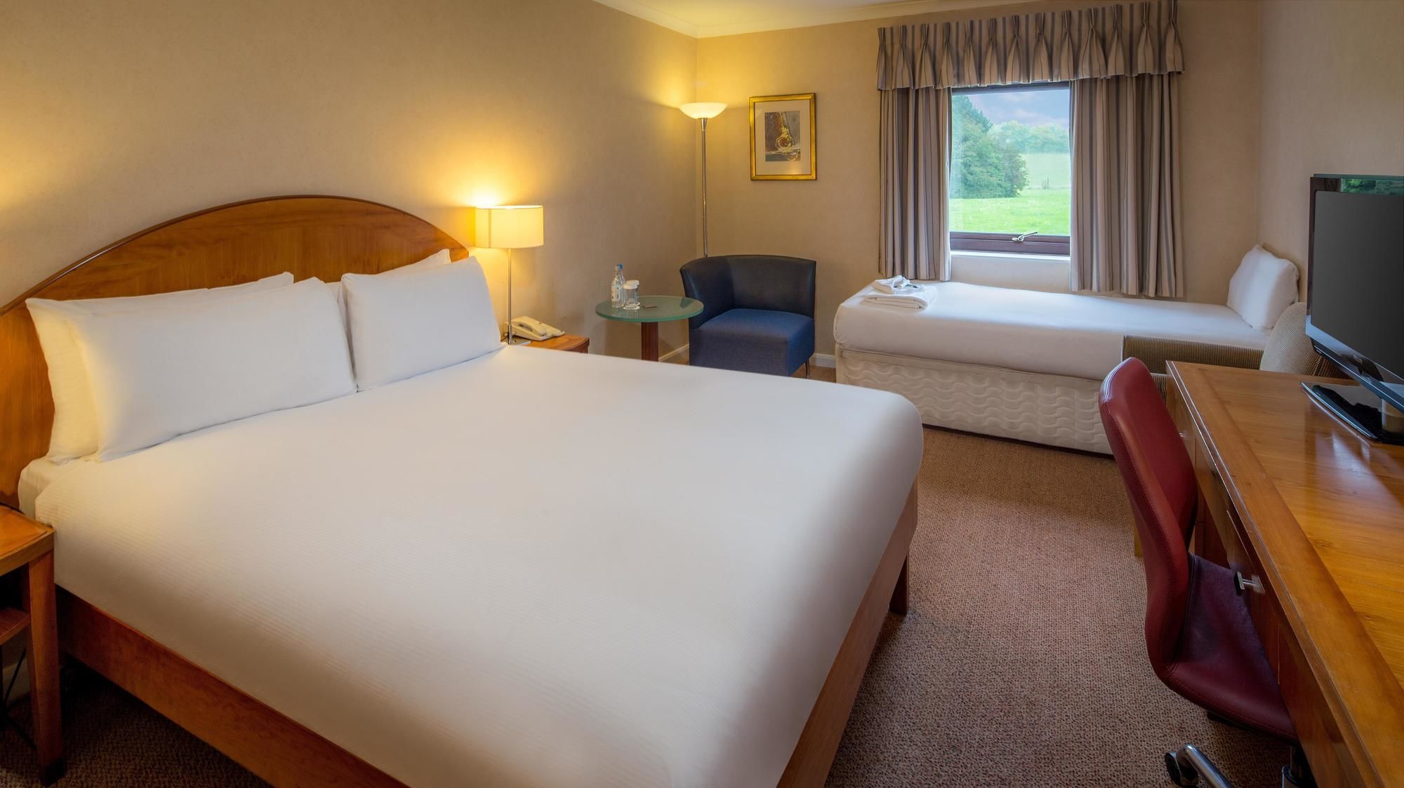 Delta Hotels By Marriott Milton Keynes Esterno foto