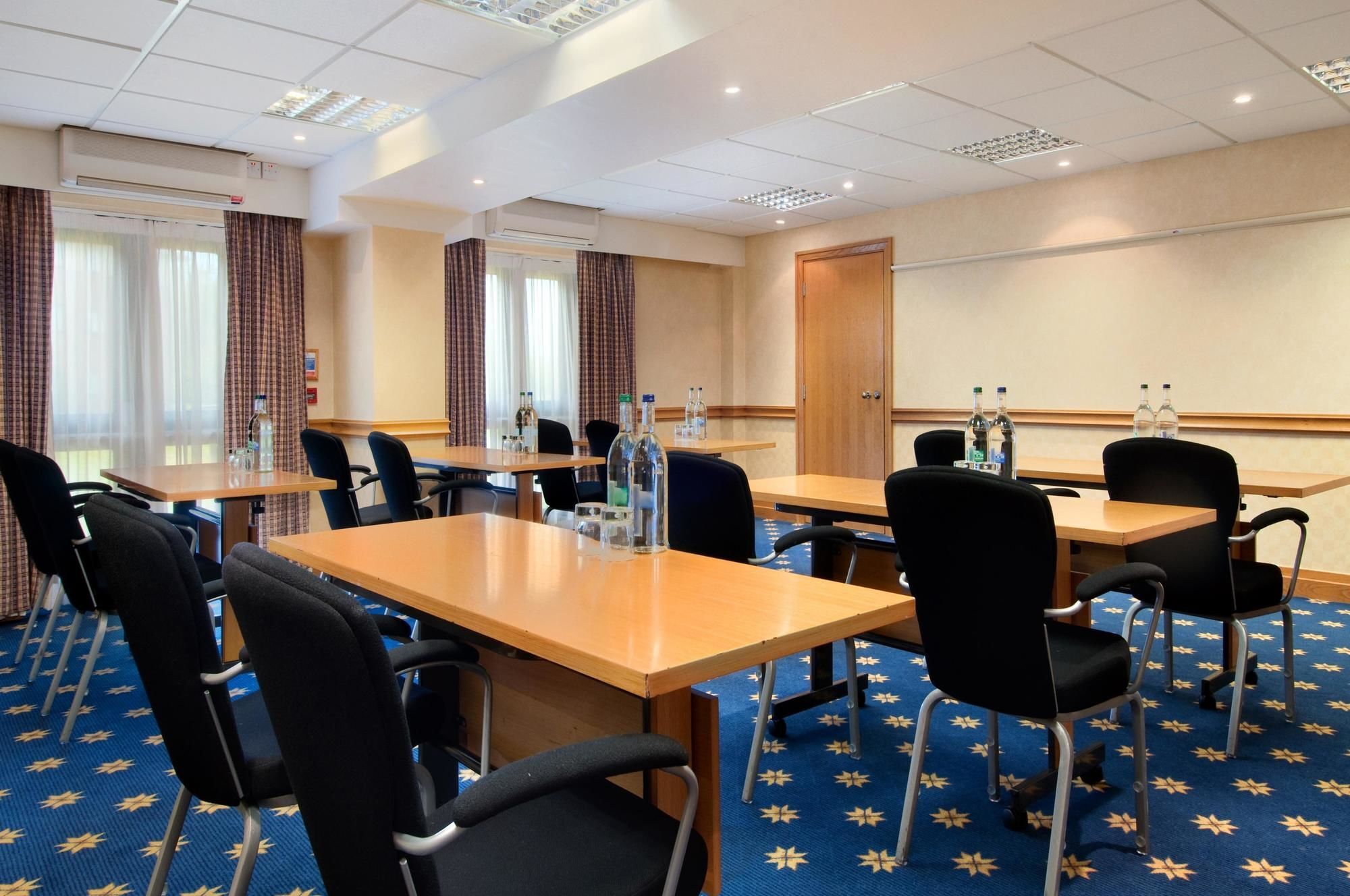 Delta Hotels By Marriott Milton Keynes Esterno foto